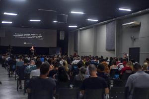 Veja mais sobre a Palavra Viva Church Ingleses